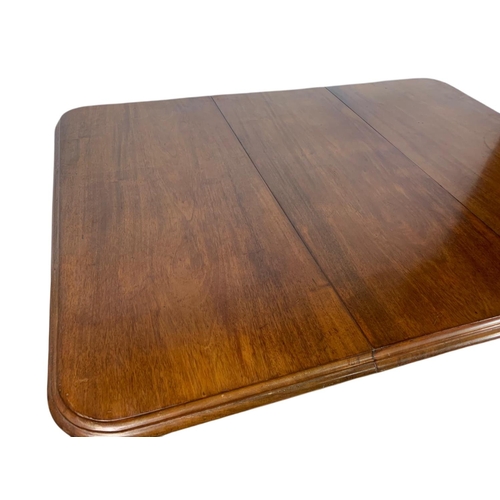 913 - Victorian mahogany dining table, 150x116x72cms