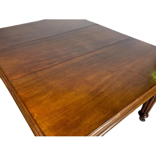 913 - Victorian mahogany dining table, 150x116x72cms