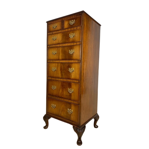 919 - Tall vintage Georgian style 7 drawer chest. 50/42/119.5cm