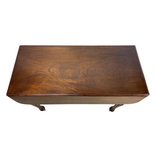 926 - Victorian mahogany Pembroke table. Extended 86.5/77/73cm