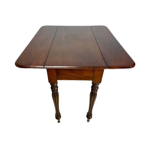 926 - Victorian mahogany Pembroke table. Extended 86.5/77/73cm