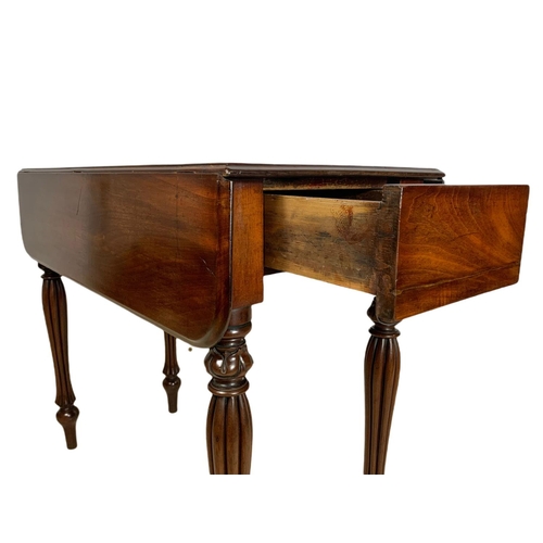 926 - Victorian mahogany Pembroke table. Extended 86.5/77/73cm