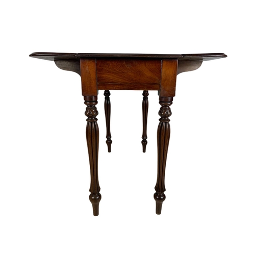 926 - Victorian mahogany Pembroke table. Extended 86.5/77/73cm