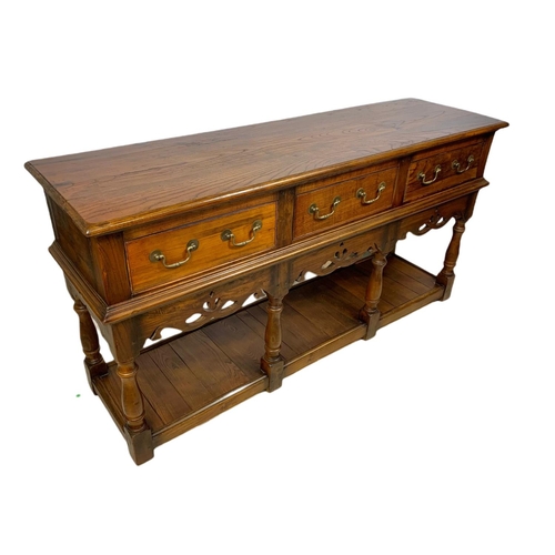 958 - Vintage 18th century style oak dresser base with 3 drawers. 165/48/85cm