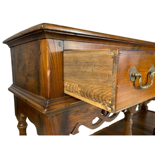 958 - Vintage 18th century style oak dresser base with 3 drawers. 165/48/85cm