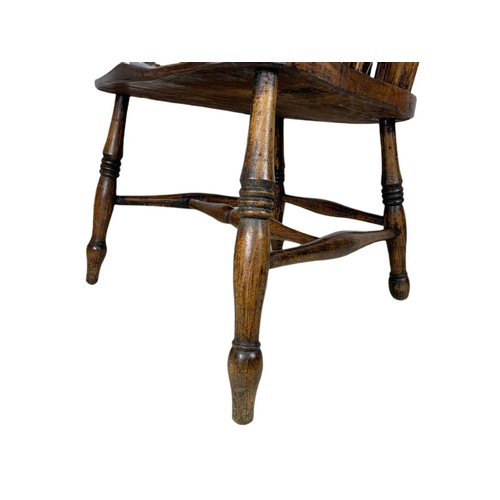 934 - Victorian elm and beech country house armchair. 66/50/104cm