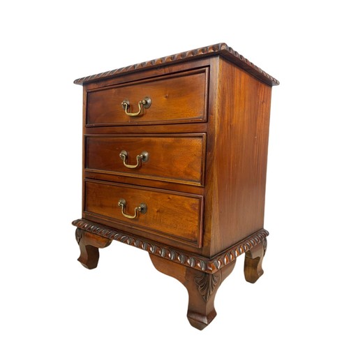 988 - Small mahogany 3 drawer chest. 51/33/59cm