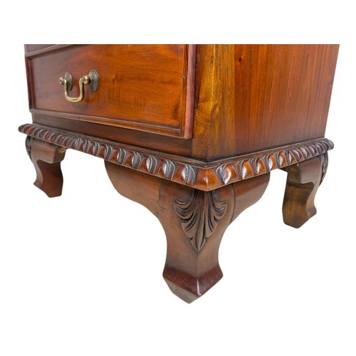 988 - Small mahogany 3 drawer chest. 51/33/59cm