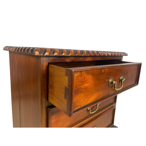 988 - Small mahogany 3 drawer chest. 51/33/59cm