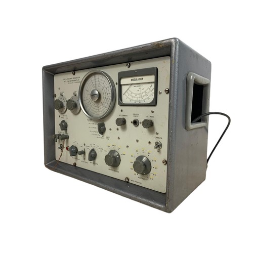 360 - Vintage FM/AM Signal Generator with handbook. 44/21/33cm