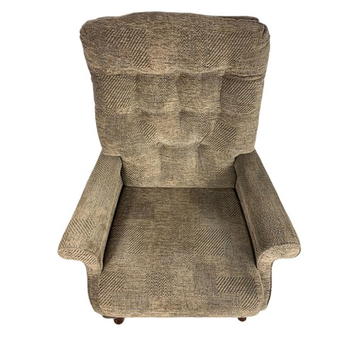 818 - Button back armchair. 74/69/102cm