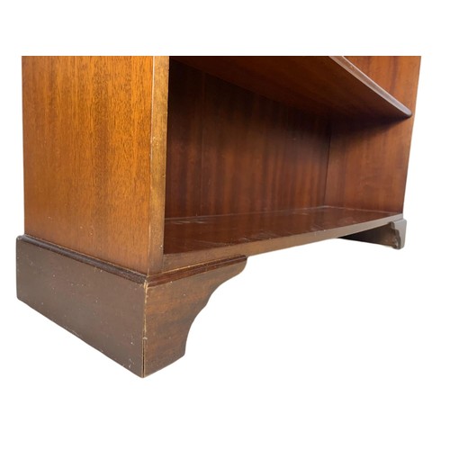 819a - McIntosh mahogany shelving unit. 96/27/86.5cm