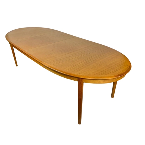 893c - Danish teak mid century extendable 2 leaf dining table. Not extended 162/105/72cm