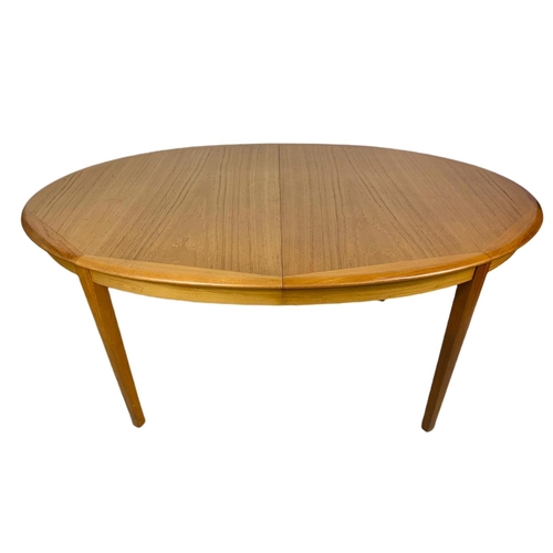 893c - Danish teak mid century extendable 2 leaf dining table. Not extended 162/105/72cm