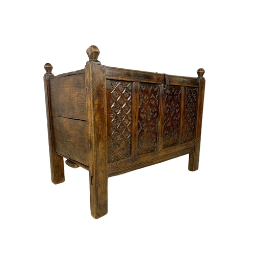 980 - Mid 19th century dowry chest. 88.5/52/73cm