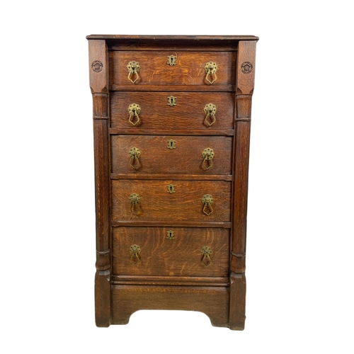 983 - Deep Victorian oak chest of drawers. 51/80/93cm