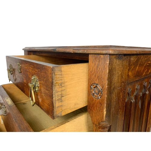 983 - Deep Victorian oak chest of drawers. 51/80/93cm