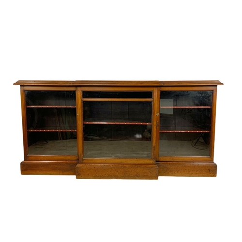 979 - Large Victorian mahogany break front bookcase. 191/46/91cm