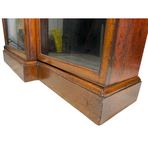 979 - Large Victorian mahogany break front bookcase. 191/46/91cm