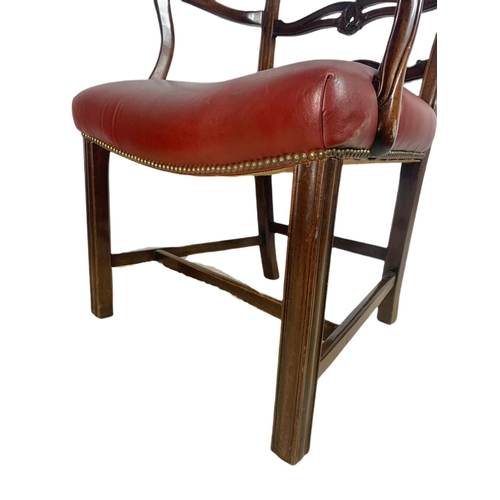 1000 - Set of 8 Irish Chippendale Georgian style mahogany chairs. Circa 1900