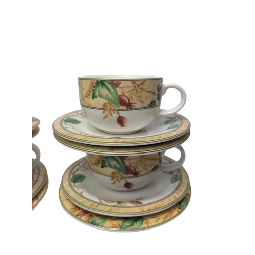 495a - Teacups and saucers