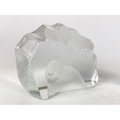 367a - 4 Swedish Crystal figures. By Mats Jonasson, Reijmyre Kristall and Lindshammar. 12cm.