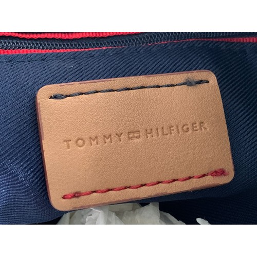 683 - Tommy Hilfiger bag