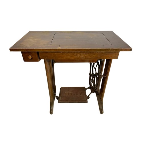 820 - Vintage Singer sewing machine table, 79cm x 42cm x 74cm