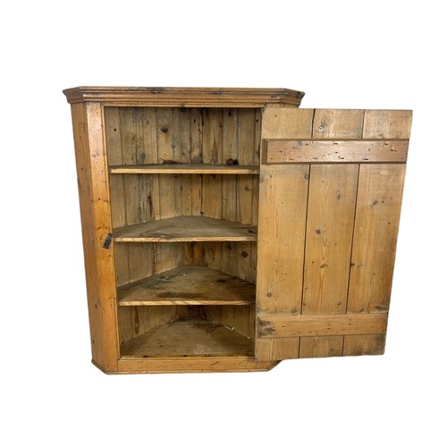 1016 - Victorian pine hanging corner cupboard with 3 fitted shelves. 73/39/93cm