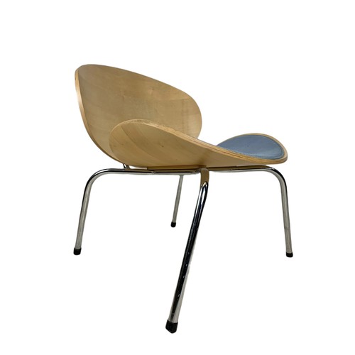 1017 - Mid century style lounge chair. 61/60/72