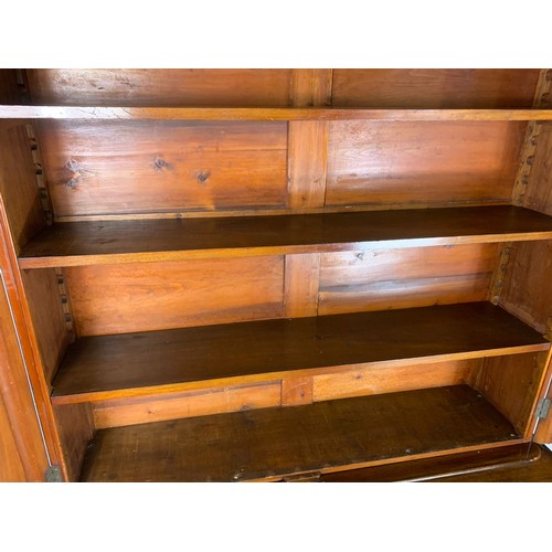 1001 - Large Victorian mahogany bookcase with 2 drawers. 141/50/234cm