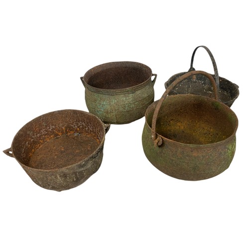 368 - Quantity of Victorian and vintage cast iron pots