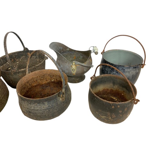 368 - Quantity of Victorian and vintage cast iron pots