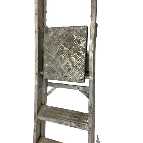 380 - Large alloy stepladder and an alloy extendable ladder