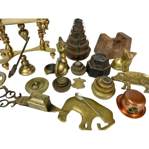 646 - Quantity of brassware and vintage weights.