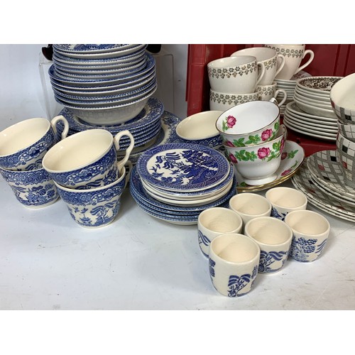 777 - Box of part tea sets and dinner ware