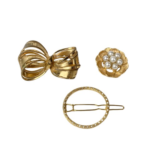 690 - Vintage brooches