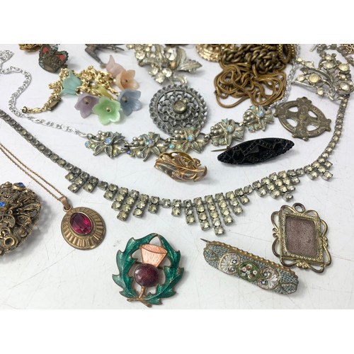 692 - Quantity of vintage jewellery. Brooches, necklaces, bracelets, earrings etc