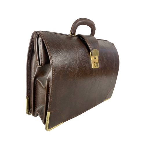 504 - Vintage leather case. 44/38cm