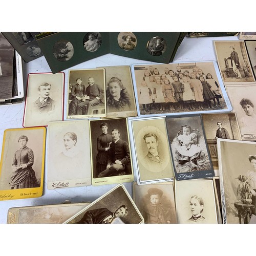 703 - Large quantity of Victorian photographs.