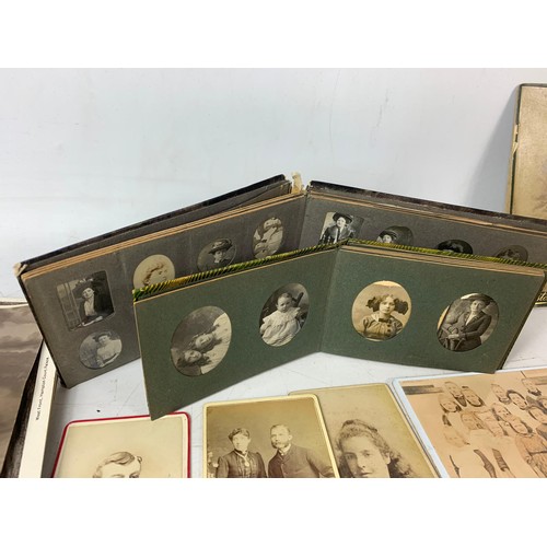 703 - Large quantity of Victorian photographs.