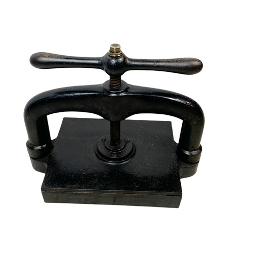 501a - Victorian book press. 43/25/34cm.