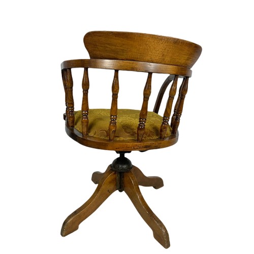 927 - Edwardian oak swivel desk chair.