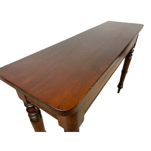 932 - Georgian mahogany console table. 108/32/75cm