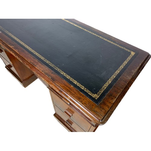 1020 - Early 20th century leather top writing desk. Circa 1930’s. 131/59/73cm