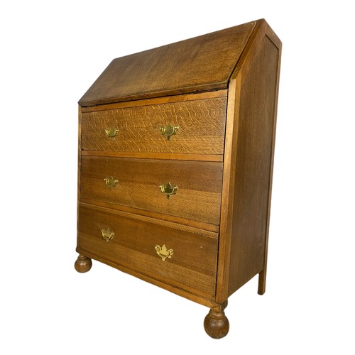 1066 - Vintage oak writing bureau. 75/42/102cm