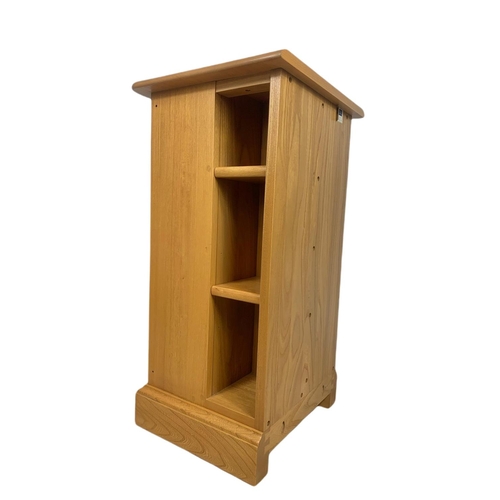 1067 - Blonde Ercol multi shelving unit. 43/38/76.5cm