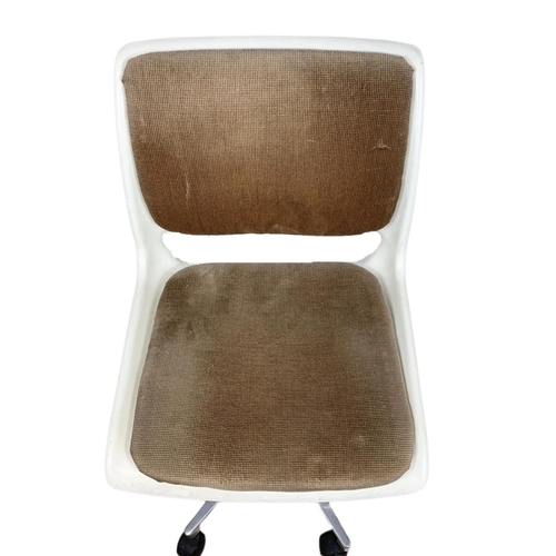 1070 - Norwegian mid century swivel chair designed by Bendt Winge, Oslo Norway