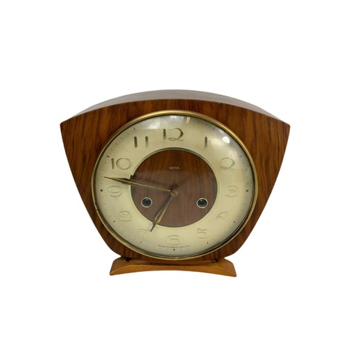 743 - 1960’s mid century walnut Smiths mantle clock with pendulum. 21/20cm. Condition report, no key.