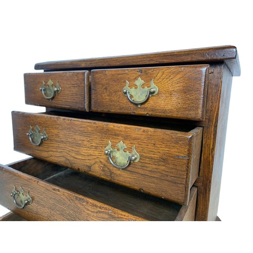 953 - Vintage Georgian style small oak chest of drawers. 39.5/31.5/59cm